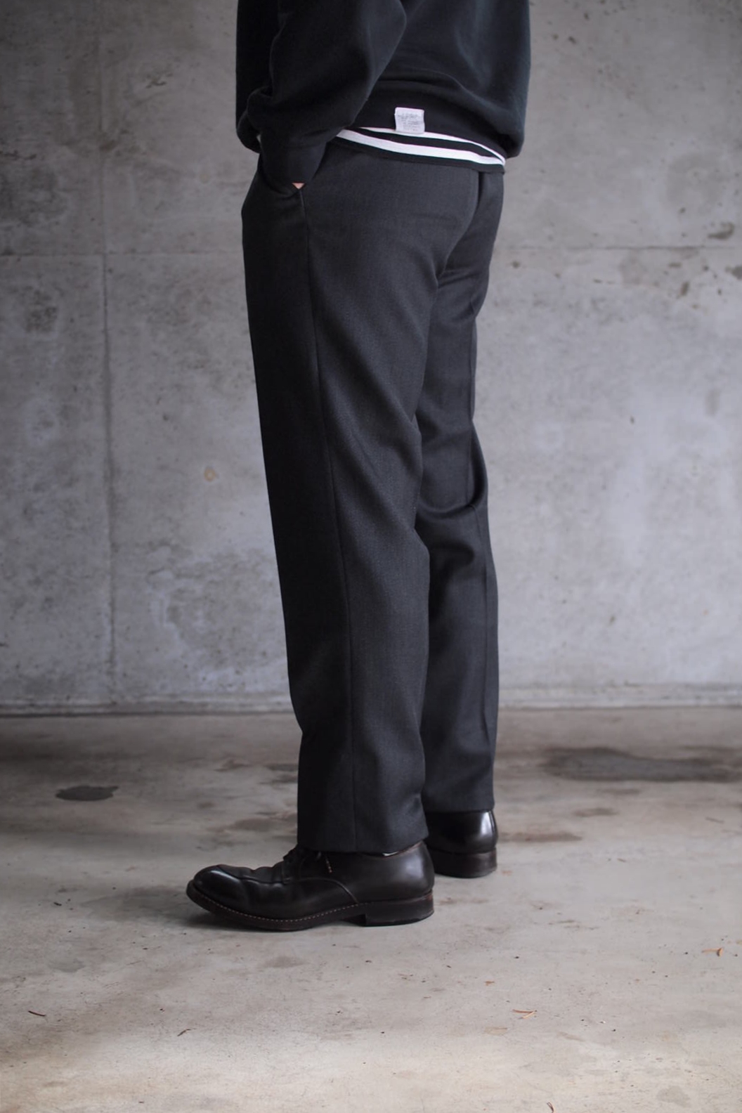 LOUNGE ACT/1 TUCK TROUSERS | peau de l'ours（ポードルルス 